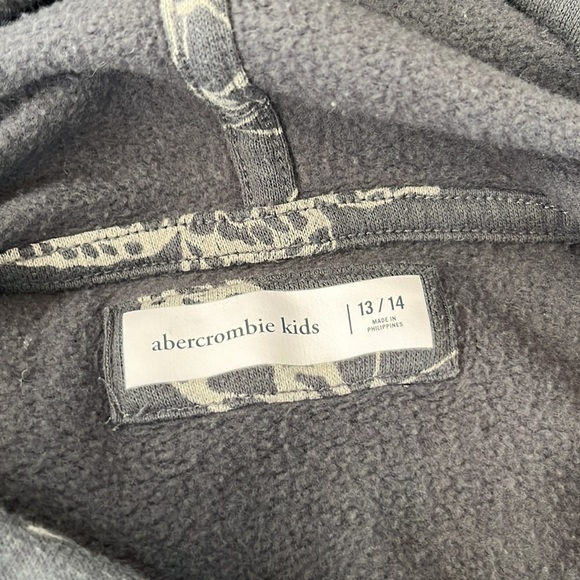 Sweatshirt - Picture 3 of 4